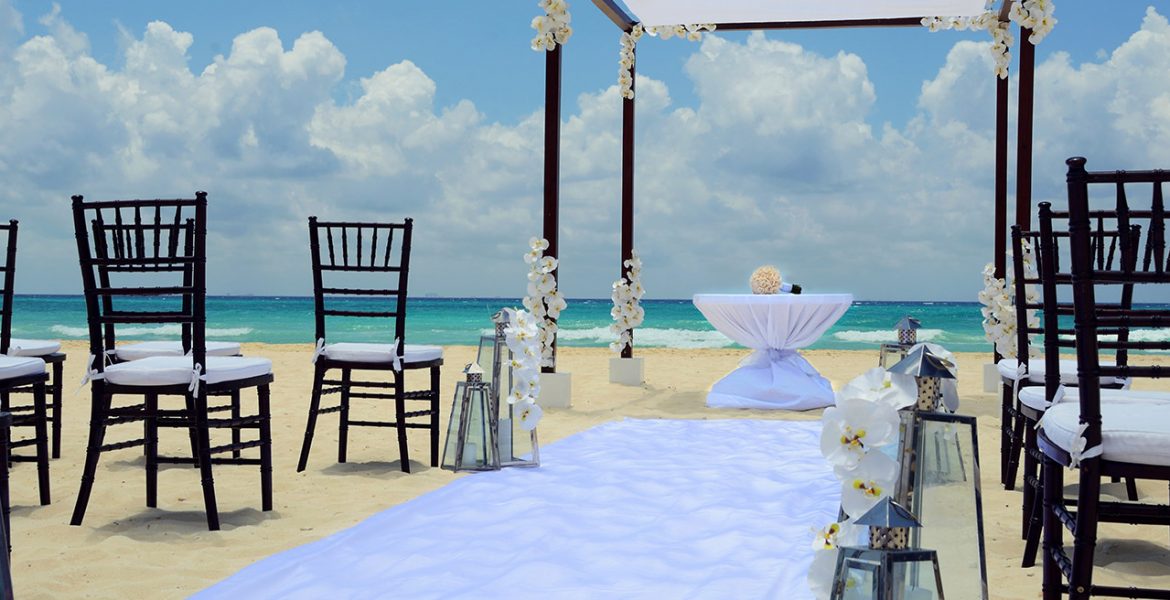 beach-wedding-occidental-royal-hideaway-playacar-beach-resort