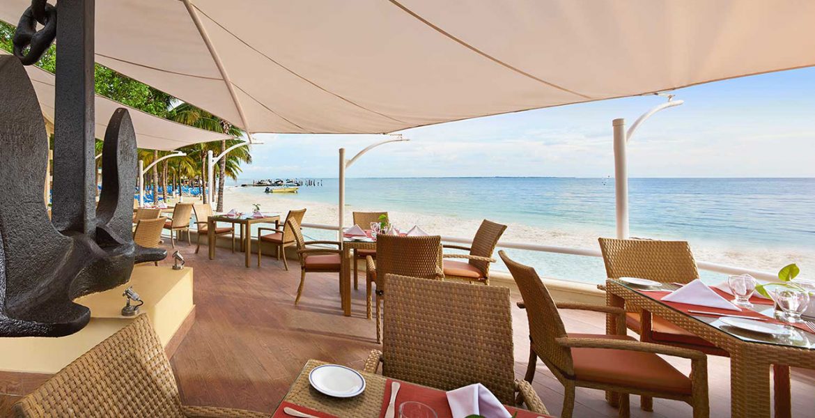 beachfront-dining-occidental-costa-cancun-beach-resort