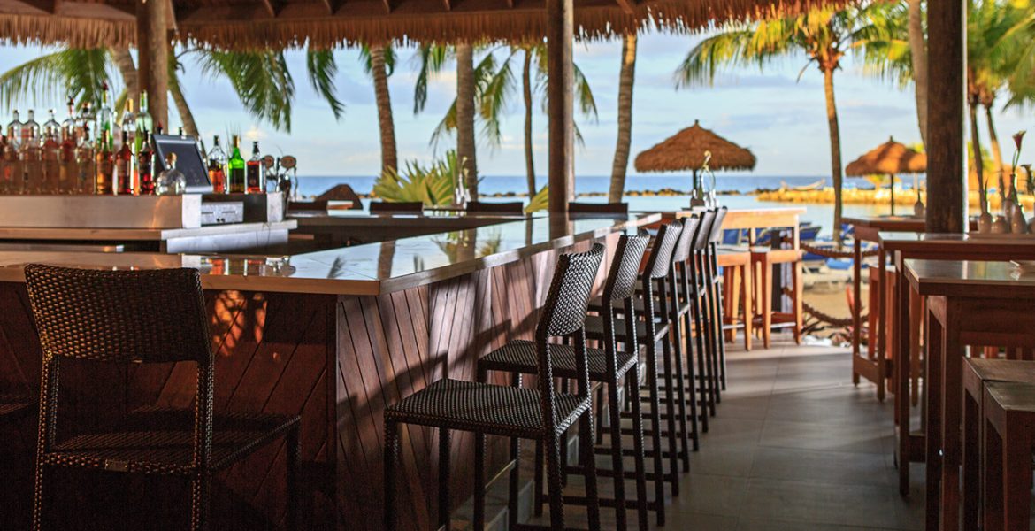 beach-bar-Renaissance-Aruba-Resort-Casino