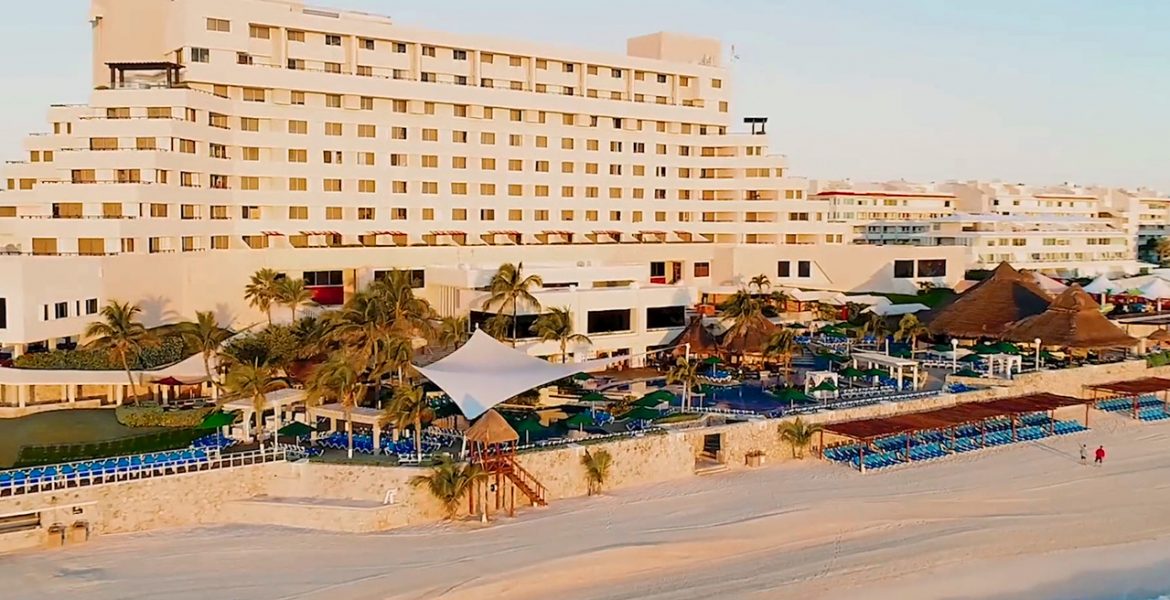 beach-hotel-view-Royal-Solaris-Cancún-All-Inclusive