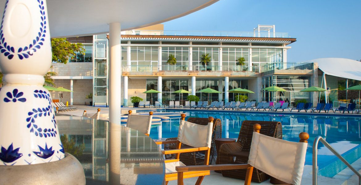 pool-dining-The-Fives-Azul-Beach-Resort-by-Karisma-playa-del-carmen-mexico
