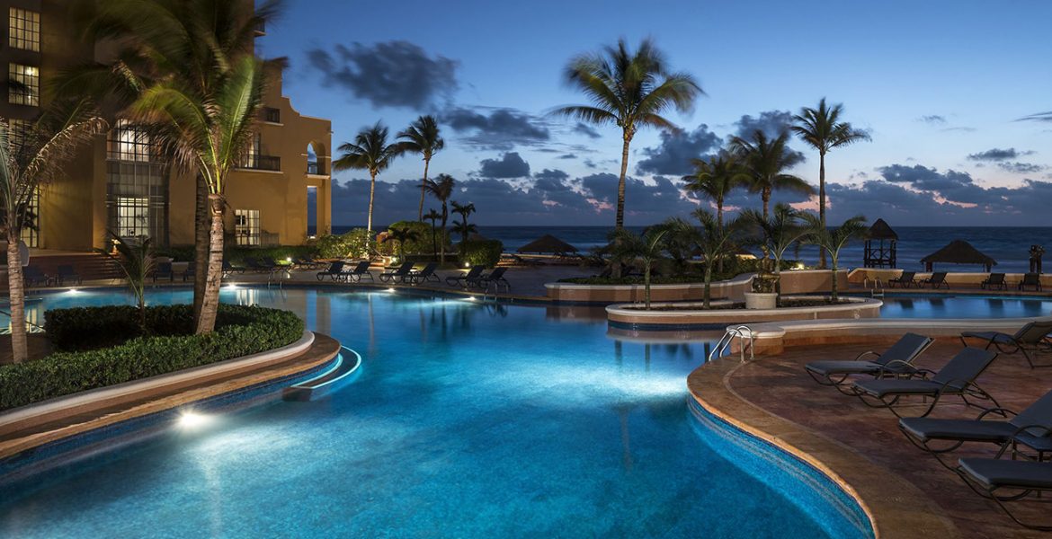 pool-nighttime-ritz-carlton-hotel-cancun