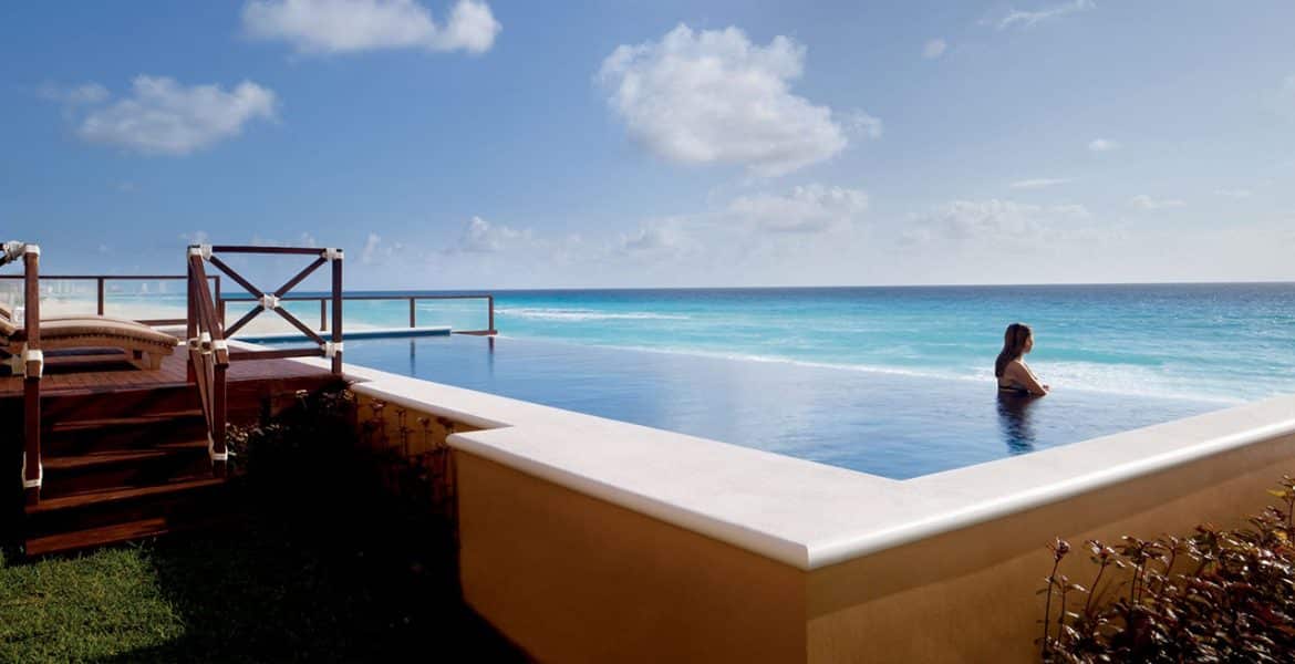 pool-ritz-carlton-hotel-cancun