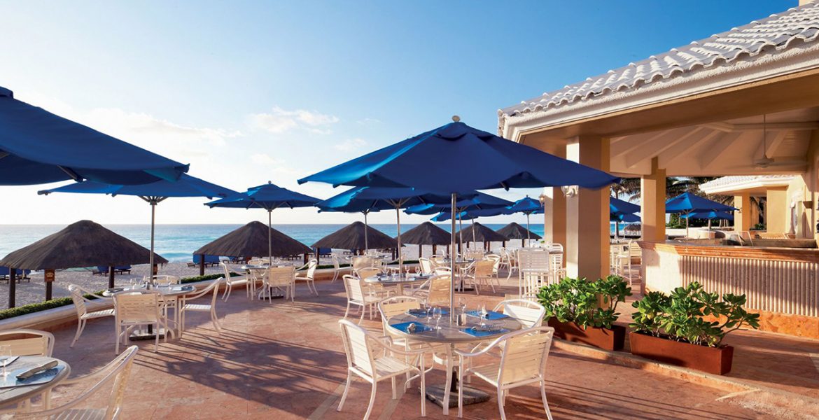 beachfront-dining-ritz-carlton-hotel-cancun