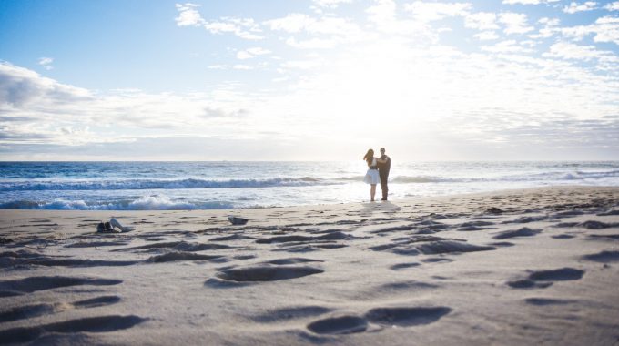 couple-on-beach-vow-renewal-ceremony-aruba