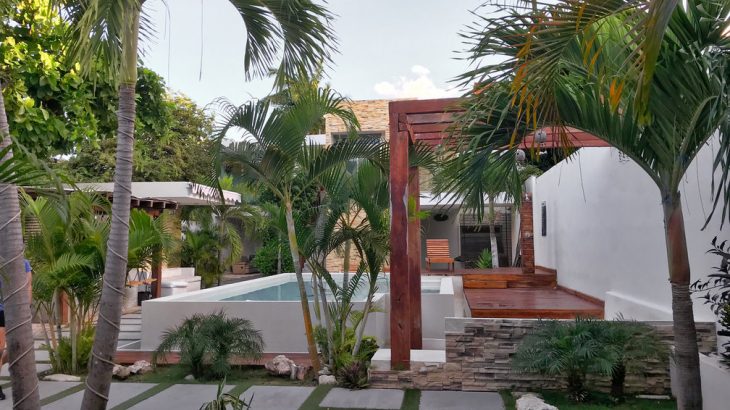 sayab-hostel-pool-learn-freediving-playa-del-carmen-mexico