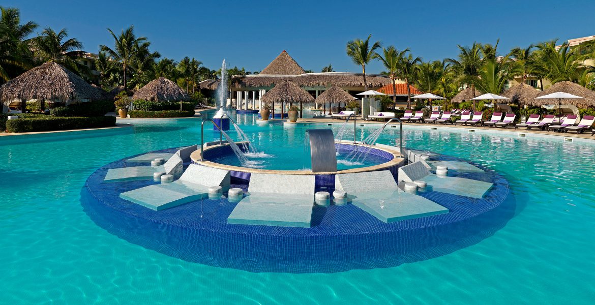 pool-loungers-reserve-at-paradisus-punta-cana