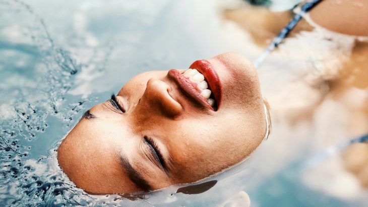 best-makeup=products-for-beach