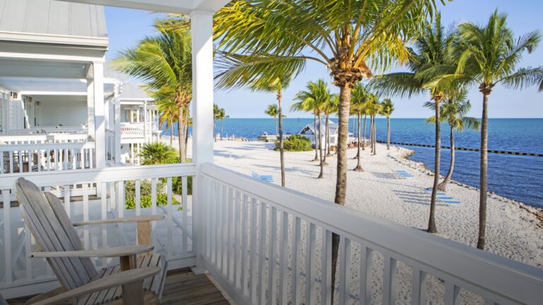 beach-palm-trees-balcony-ocean