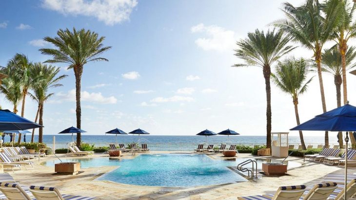 outdoor-pool-palm-trees-ocean