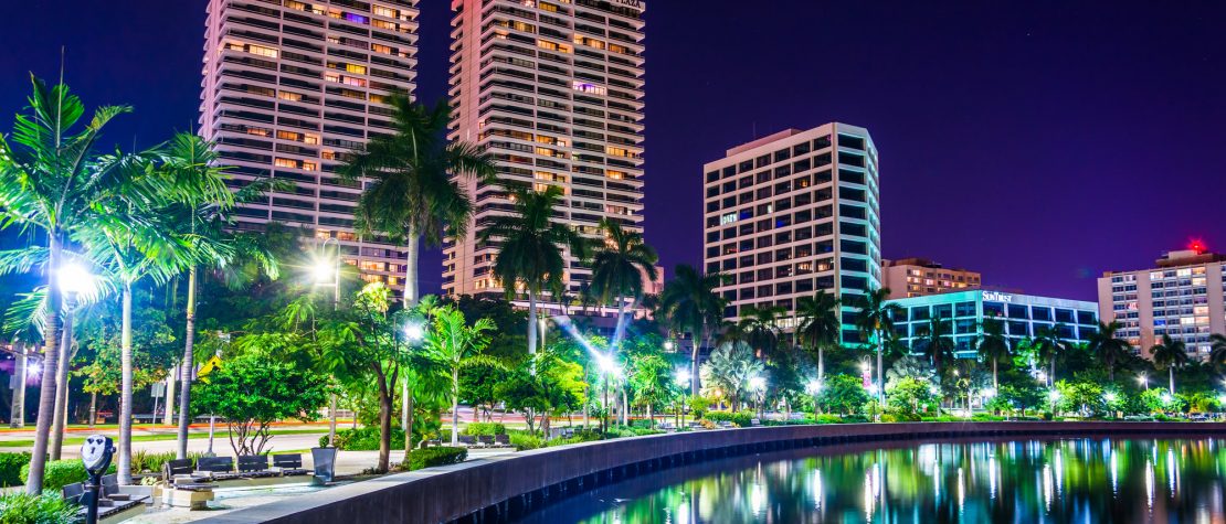 west-palm-beach-florida-riverwalk-nighttime