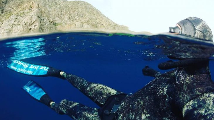 freediving-underwater-above-water-camo-wetsuit-dive-source