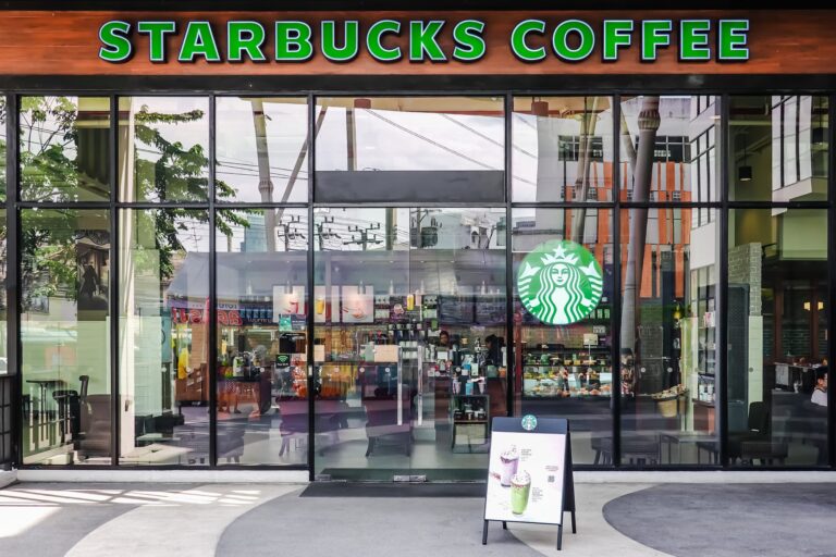 scary-facts-plastic-pollution-starbucks-cup-production