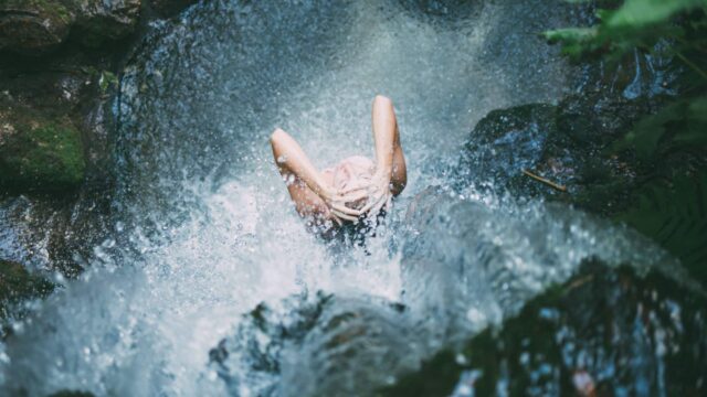 How to Minimize Your Carbon Footprint While Traveling
