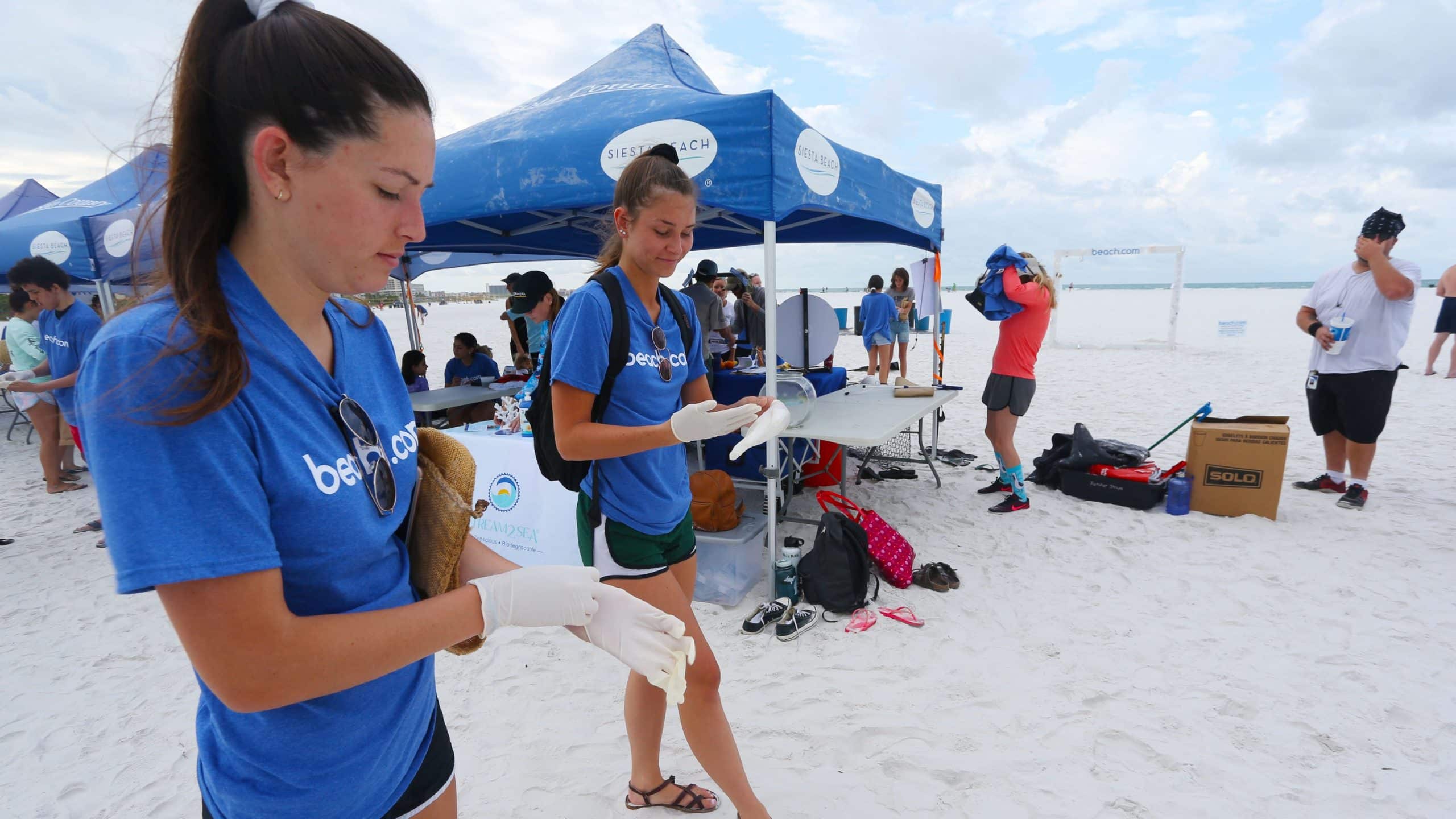 http://beach.com%20world%20oceans%20day%20beach%20cleanup%20event