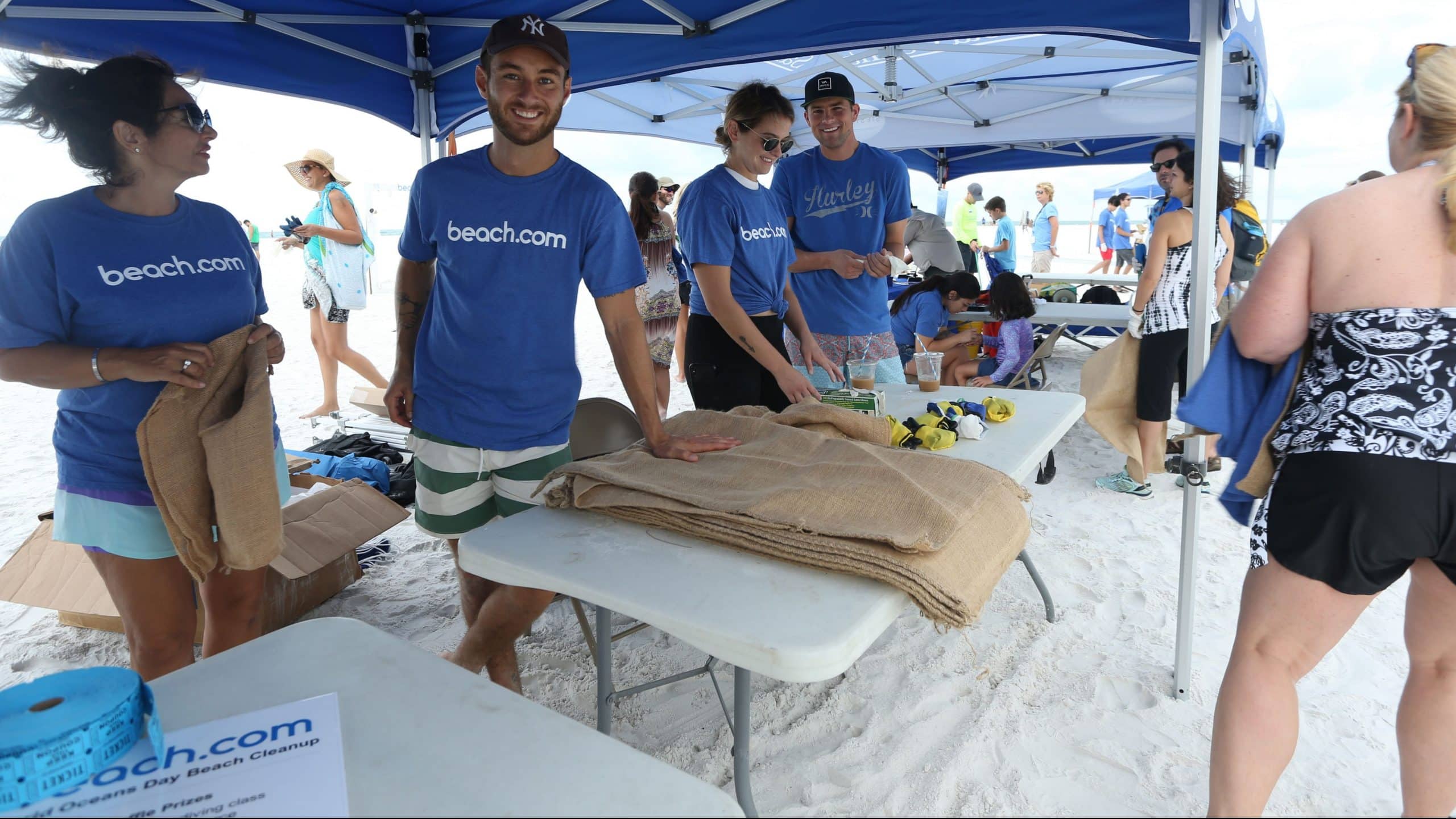http://beach.com%20world%20oceans%20day%20beach%20cleanup%20event