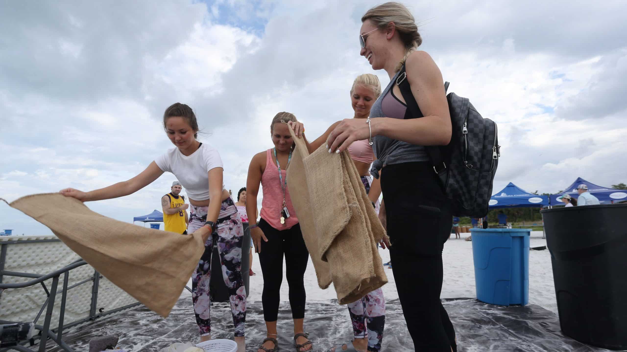 http://beach.com%20world%20oceans%20day%20beach%20cleanup%20event