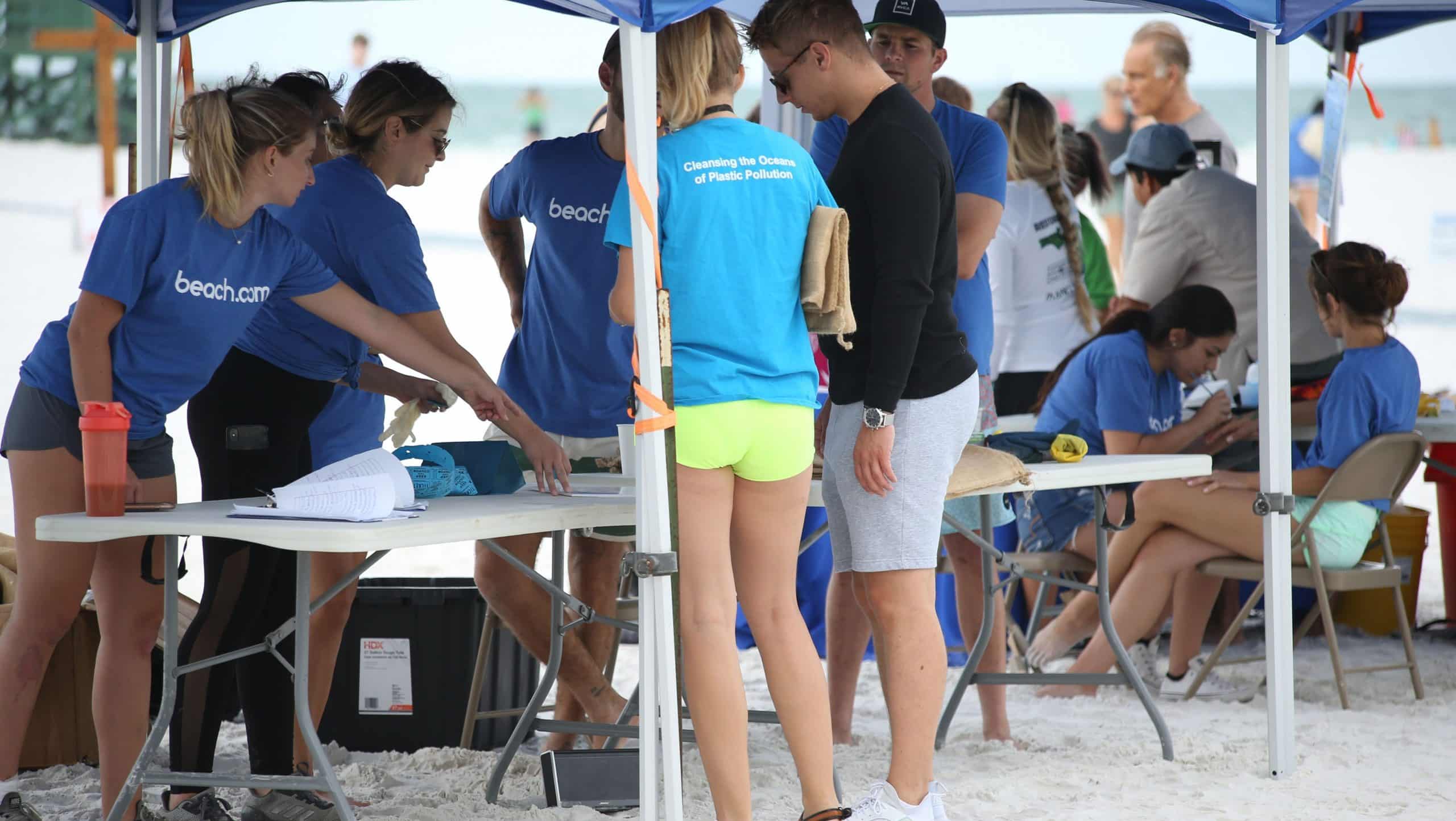 http://beach.com%20world%20oceans%20day%20beach%20cleanup%20event