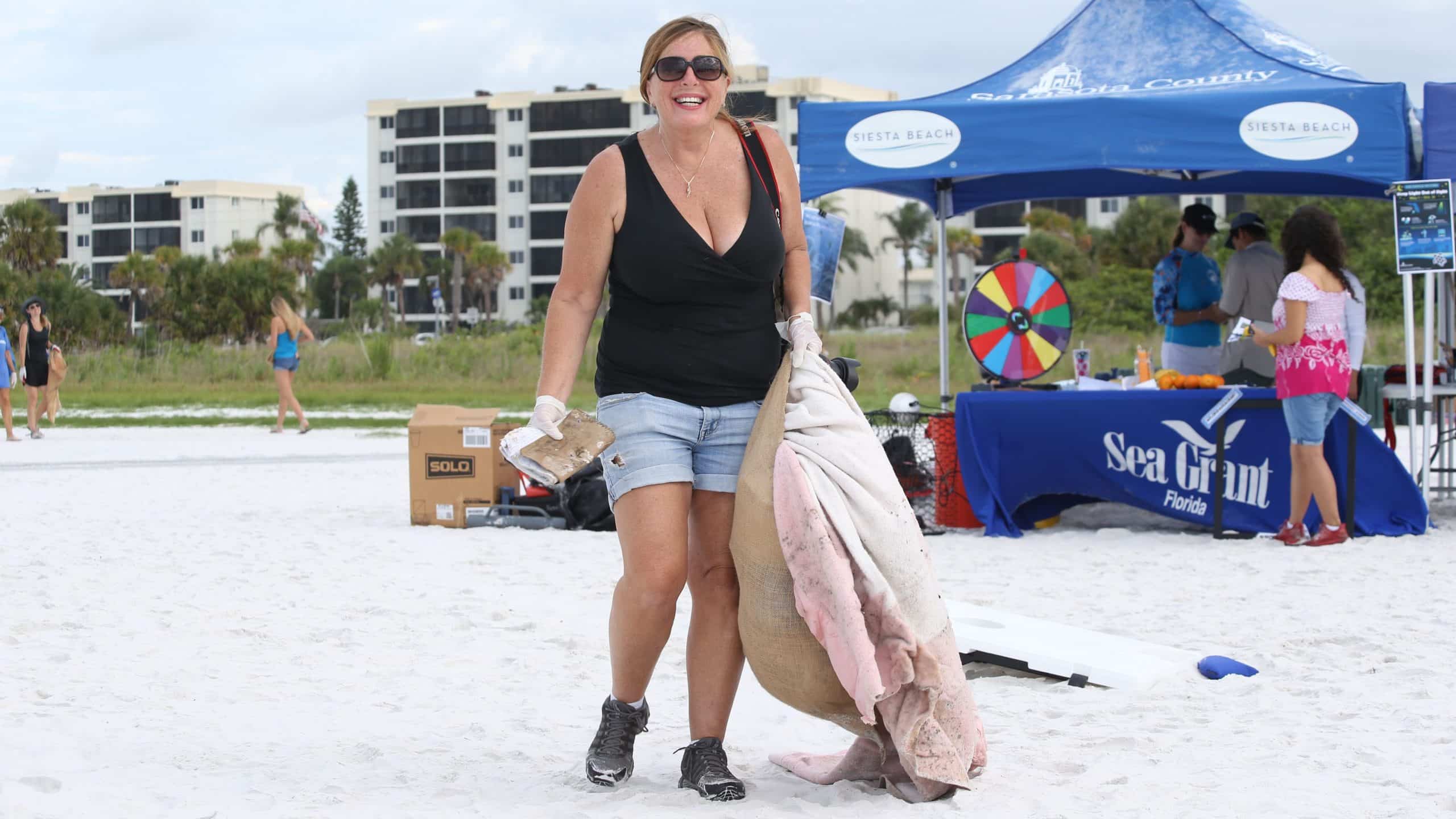http://beach.com%20world%20oceans%20day%20beach%20cleanup%20event