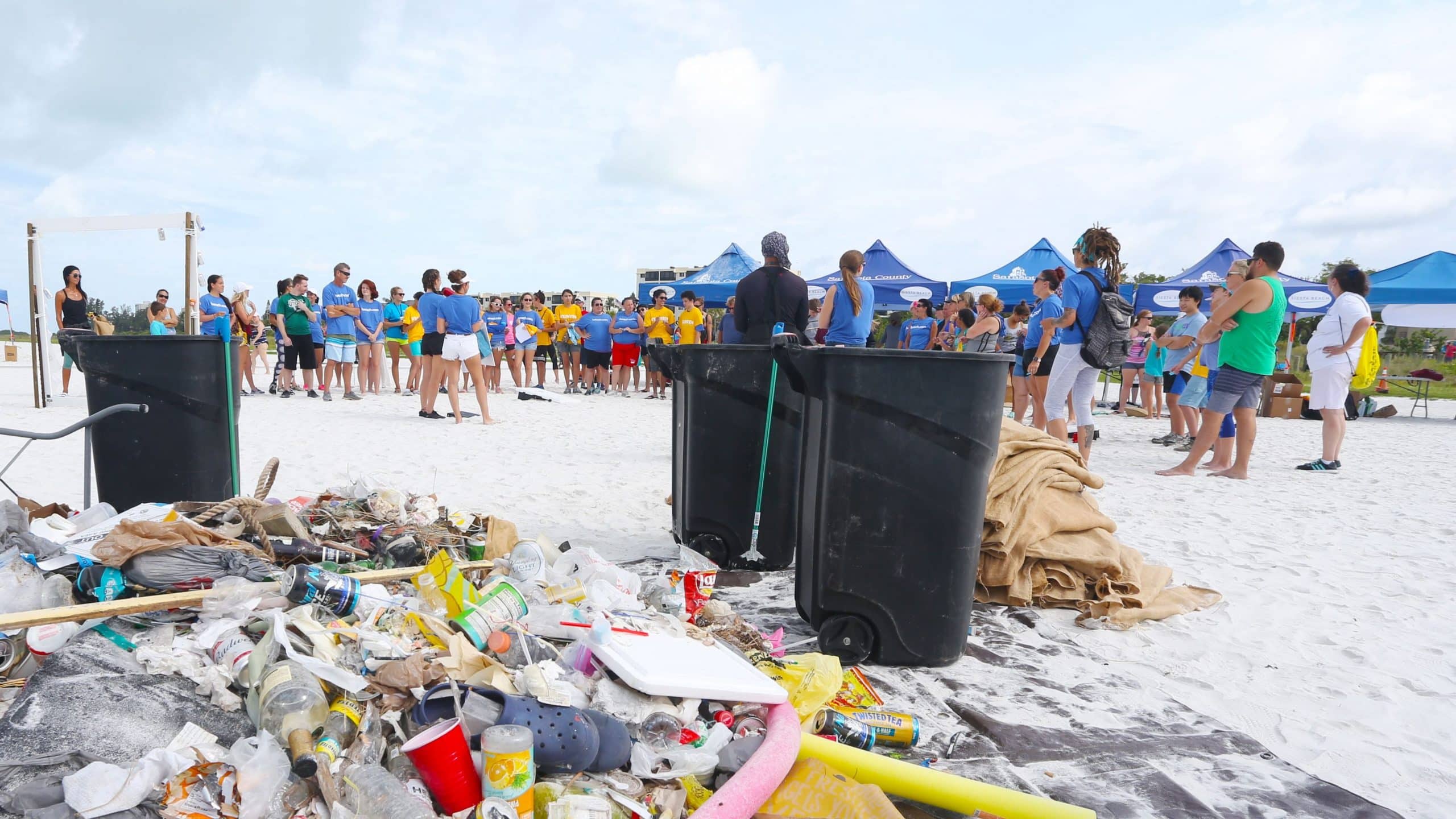 http://beach.com%20world%20oceans%20day%20beach%20cleanup%20event