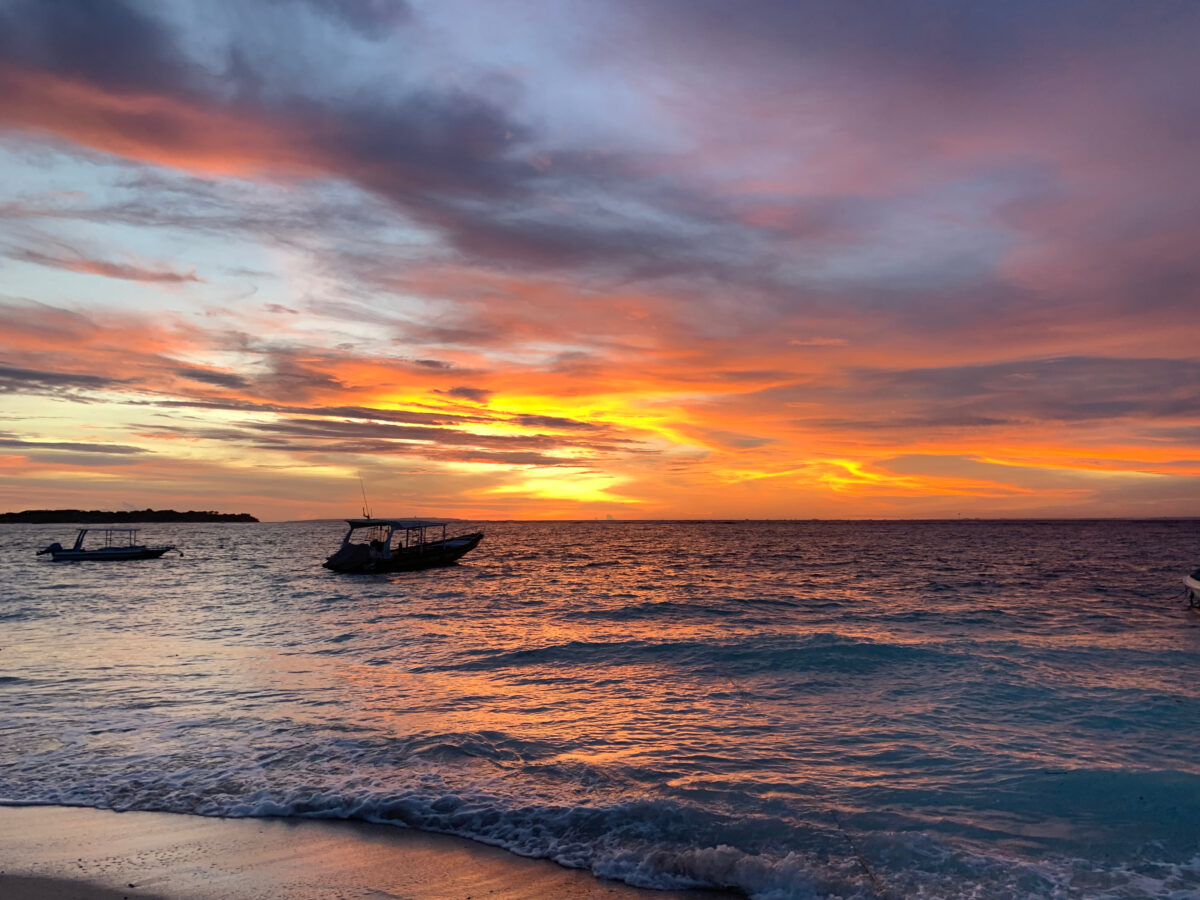 Jungutbatu Beach, Nusa Lembongan at sunset.
