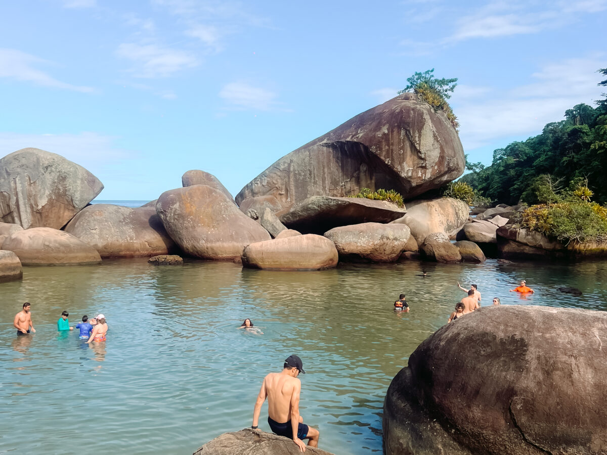 people swimming and lounging at Praia do Cachadaço, Brazil