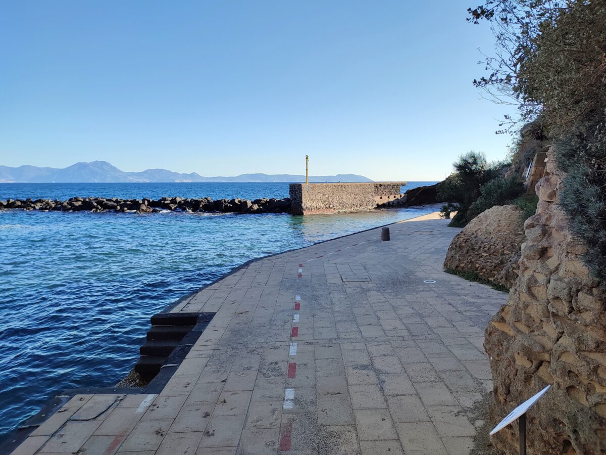 Scorcio della Spiaggia di Gaiola dalla scala di accesso, Naples, Campania, Italy.