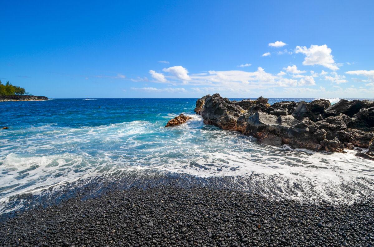 Kehena black-sand beach, rocks and ocean, Hawai i, Big Island, Hawaii, USA.