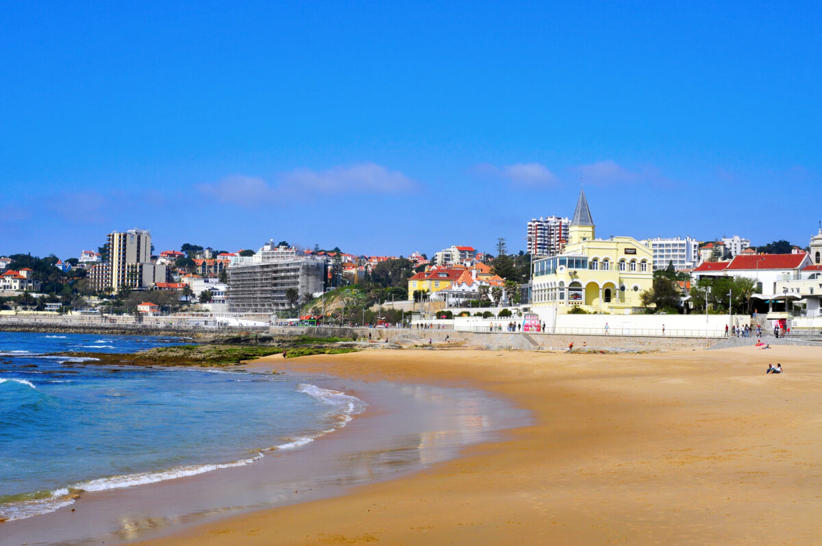 Seafront of Praia do Tamariz beach.