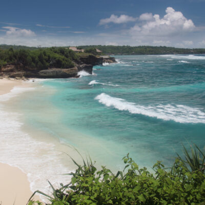 These Stunning Islands Near Bali Have Crystal-Clear Waters, Rugged Cliffs, and Epic Diving