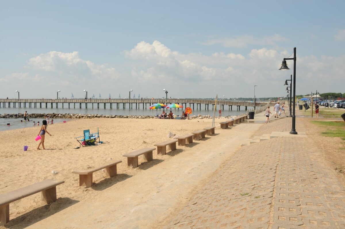 beach area at Sylvan Beach Park