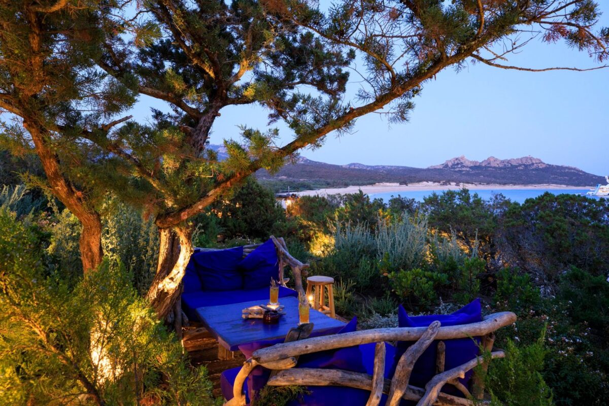 outdoor dining at La Table de la Plage