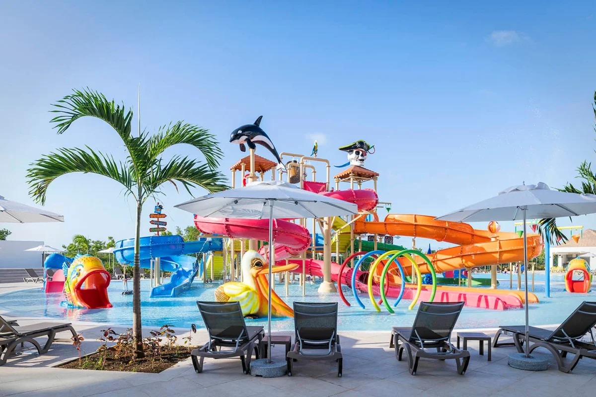 outdoor water playground and pool at Ocean Coral Spring