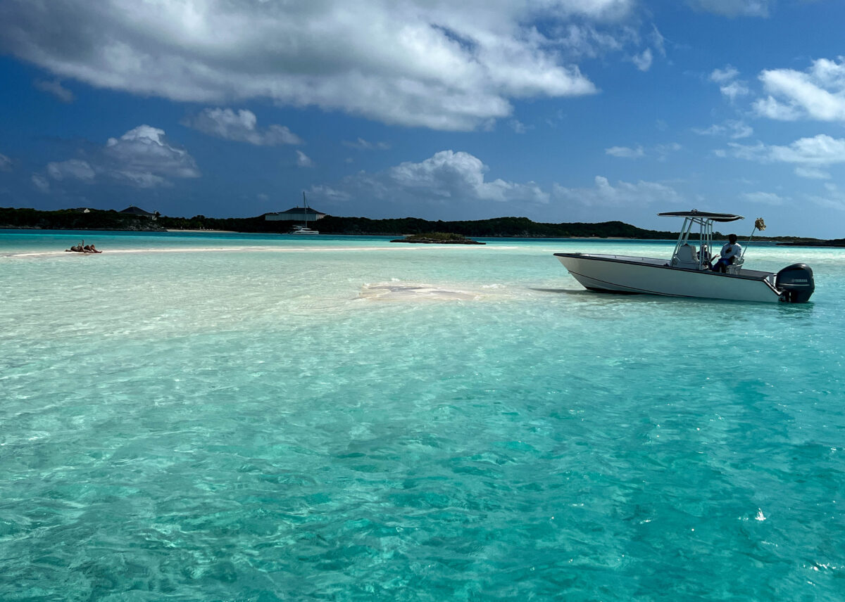 boat in water by sandbar_Exumas Bahamas