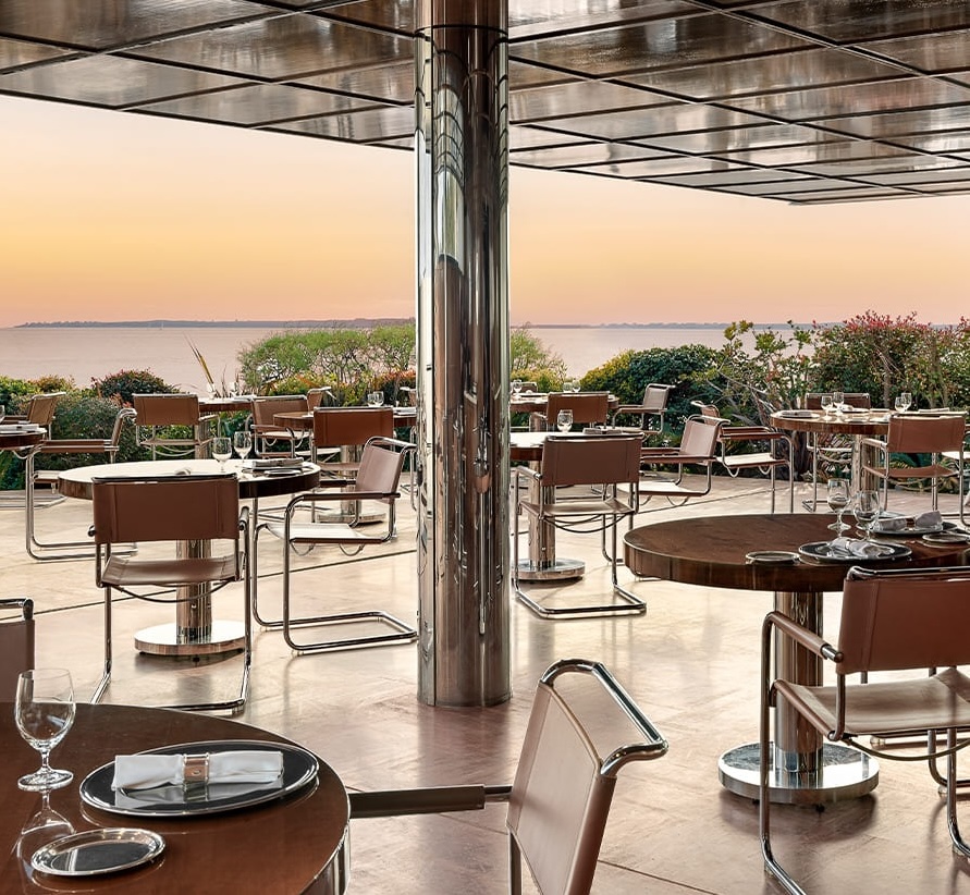 outdoor seating at Les Pêcheurs