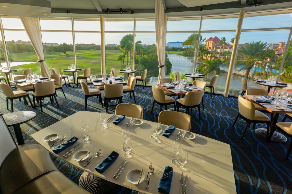 dining area at Windows on Aruba