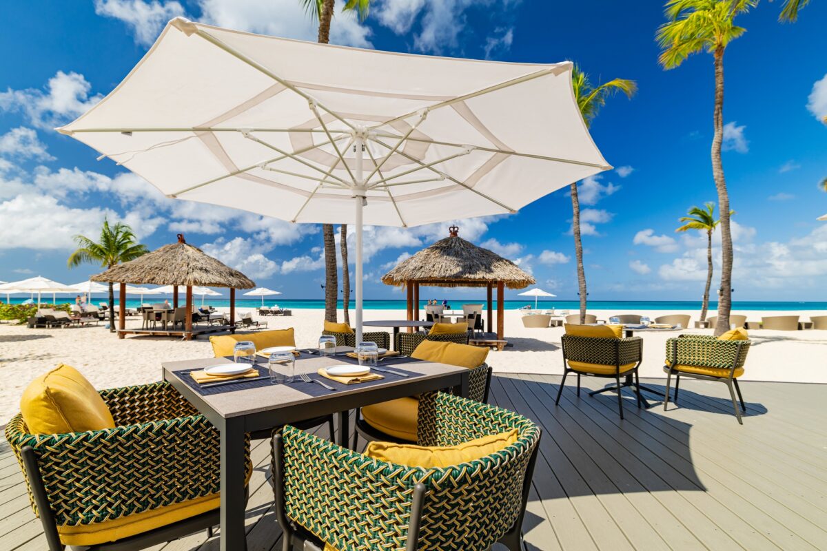 outdoor dining at Elements