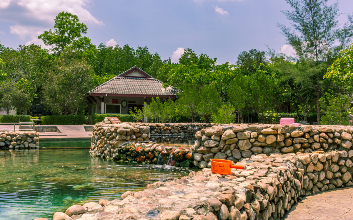 Khlong Thom natural hot spring pool