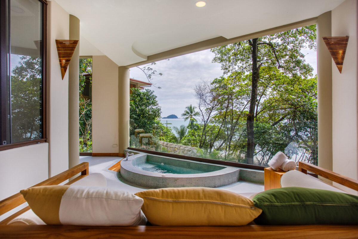 Arenas del Mar Beachfront & Rainforest Resort
