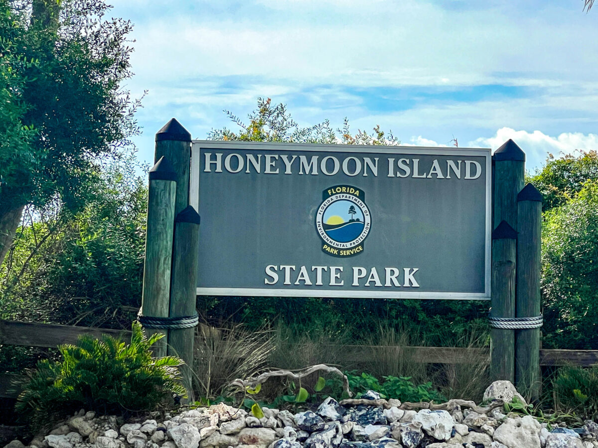 Honeymoon Island Sign_Dunedin_Florida_Brandy Jo Hastings_