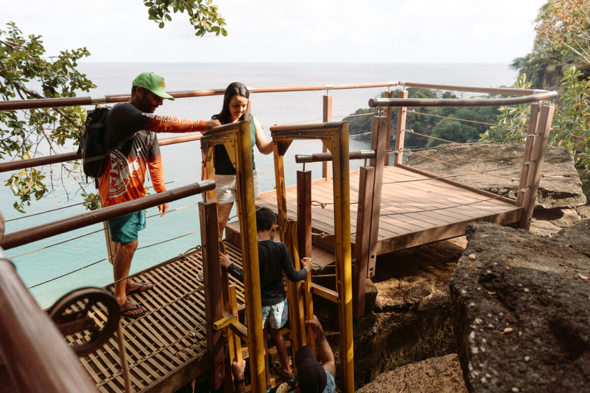 The stairs going down to Baia do Sancho