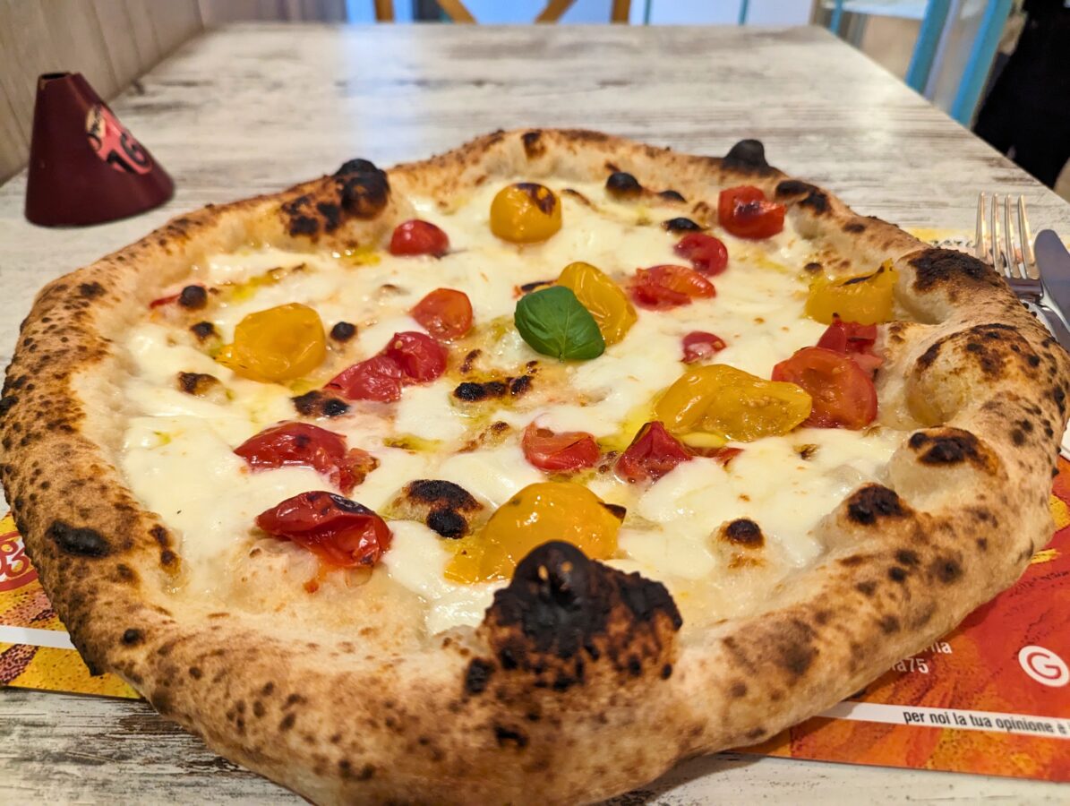 Pizza-Margherita-with-Three-Types-of-Tomatoes