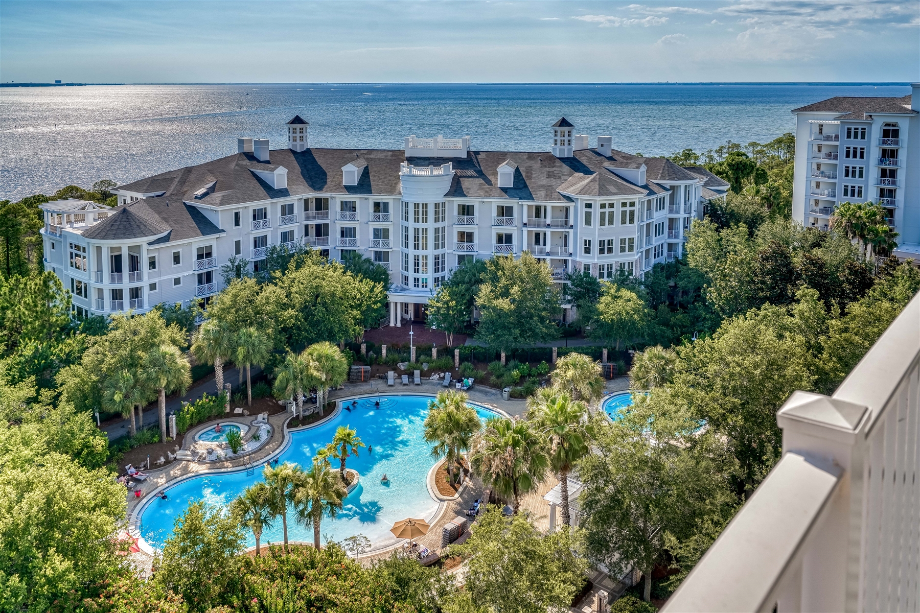 Pontoon Boats, Rooftop Cocktails and White-Sand Beaches: Inside This Beachfront Florida Resort