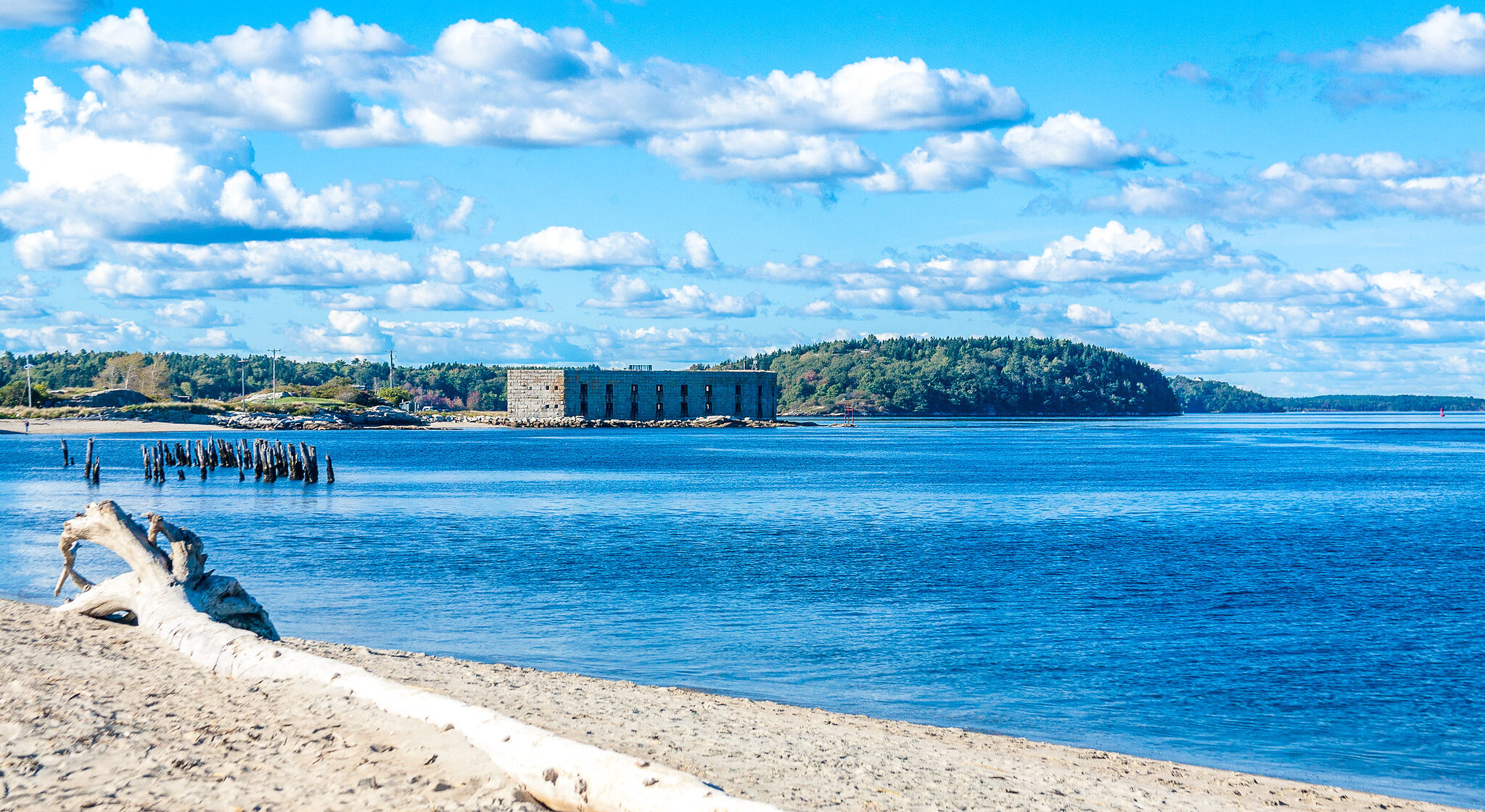 This Tiny Maine Peninsula Has No Cell Service, Amazing Seafood, and One of New England’s Most Peaceful Beaches